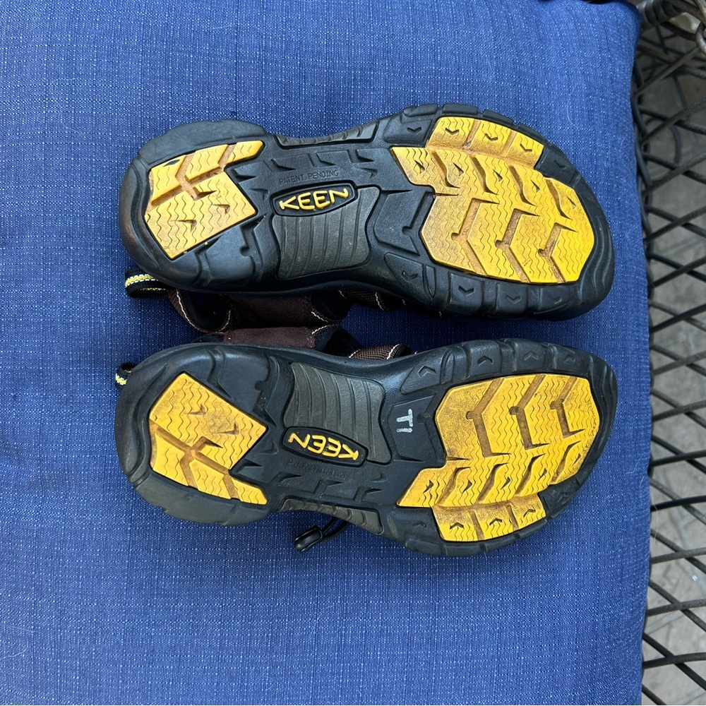 Keen Men's Brown and Black Outdoor Sandals - Picture 4 of 4